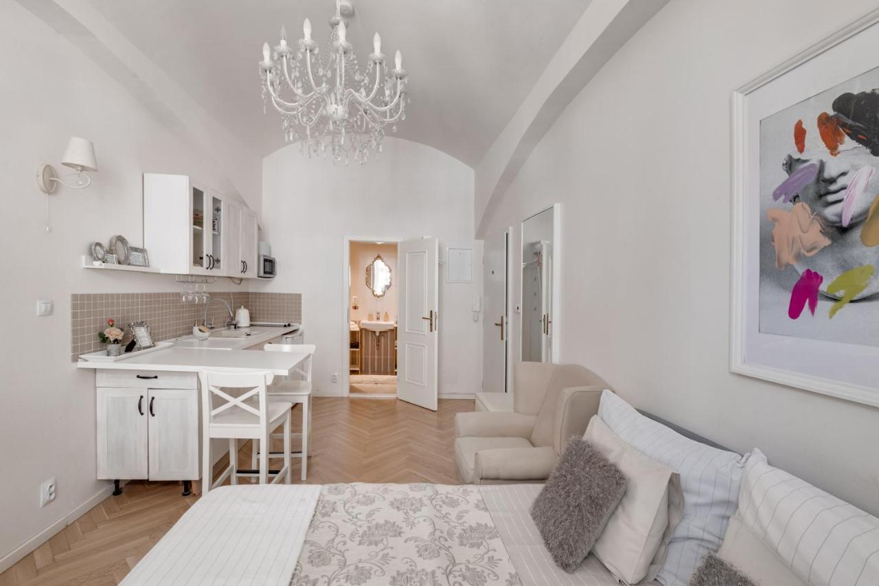 Apartments With The Lions Прага Экстерьер фото
