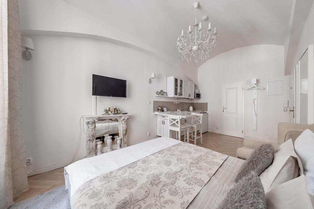 Apartments With The Lions Прага Экстерьер фото
