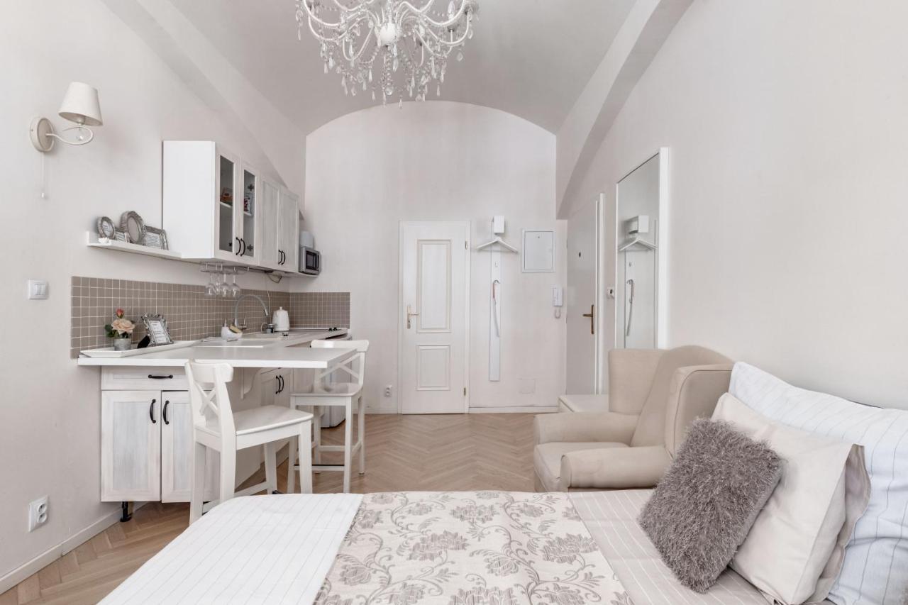 Apartments With The Lions Прага Экстерьер фото